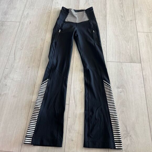 Lululemon Run: Ice Queen Pant Black White Stripes Flare Leg Size 2 - Picture 1 of 10